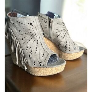 Not Rated Delight Sandals Buckle Fringe Taupe Wedges Sz 7.5